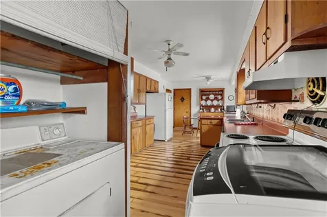 218 Bristol Ferry Road Portsmouth RI 02871