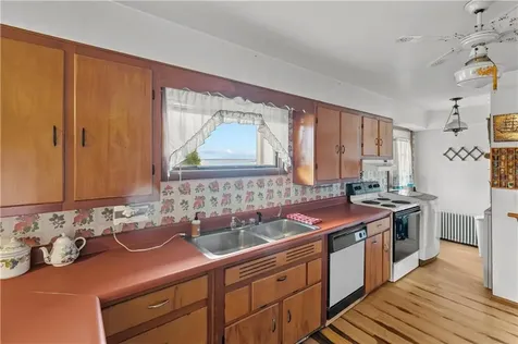 218 Bristol Ferry Road Portsmouth RI 02871