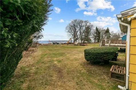 218 Bristol Ferry Road Portsmouth RI 02871