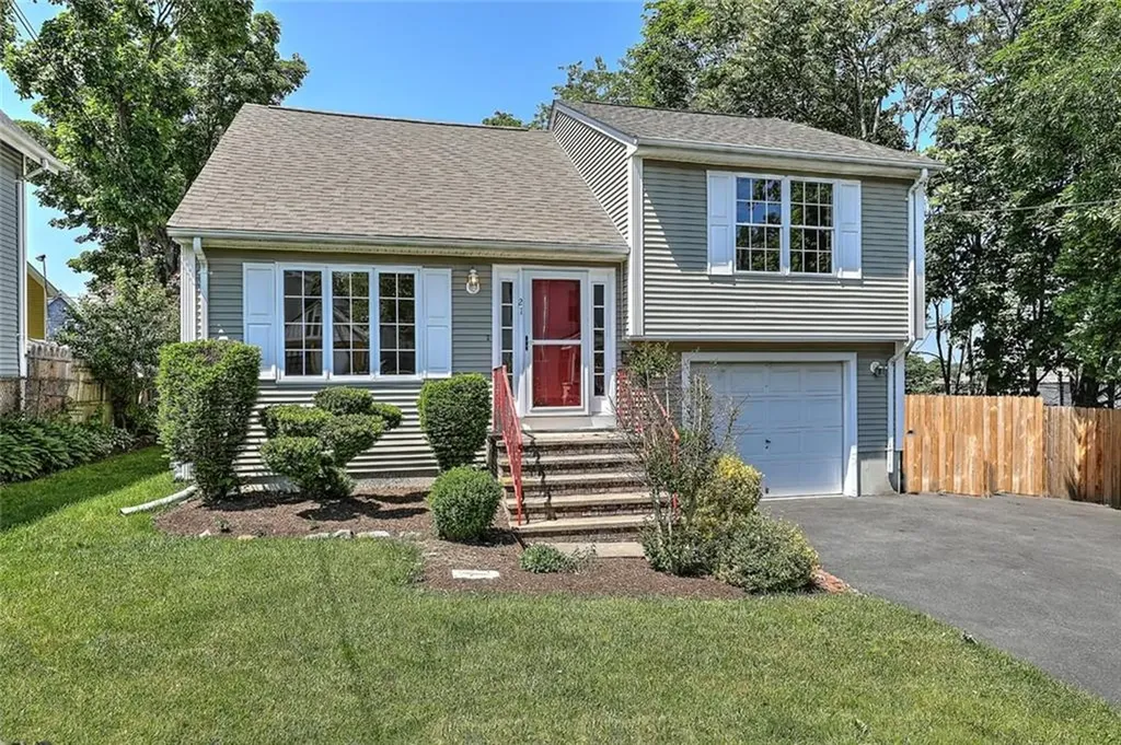 21 Gerald Street Pawtucket RI 02860