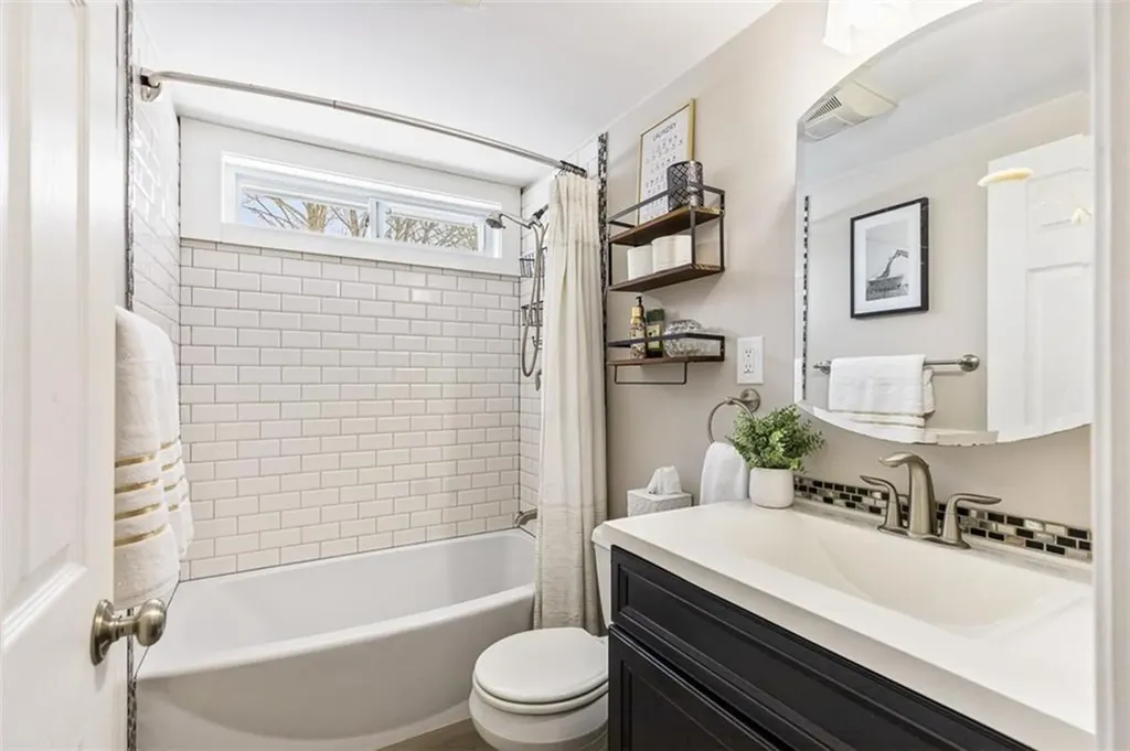 80 Leger Lane Tiverton RI 02878