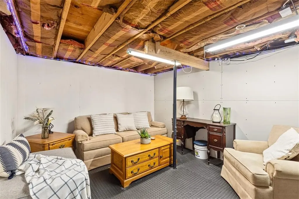 80 Leger Lane Tiverton RI 02878