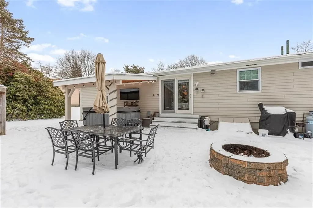 80 Leger Lane Tiverton RI 02878