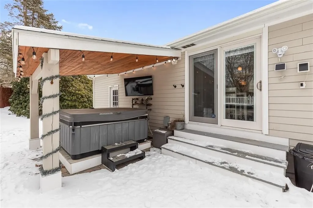 80 Leger Lane Tiverton RI 02878