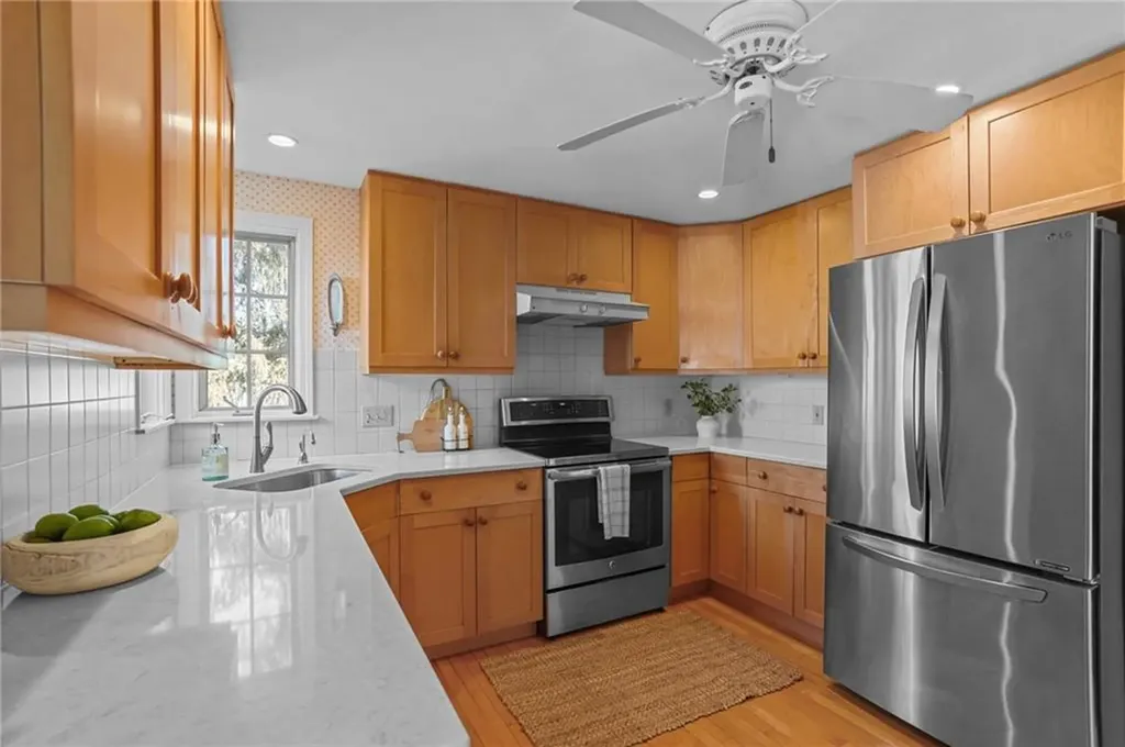46 Lincoln Avenue Barrington RI 02806