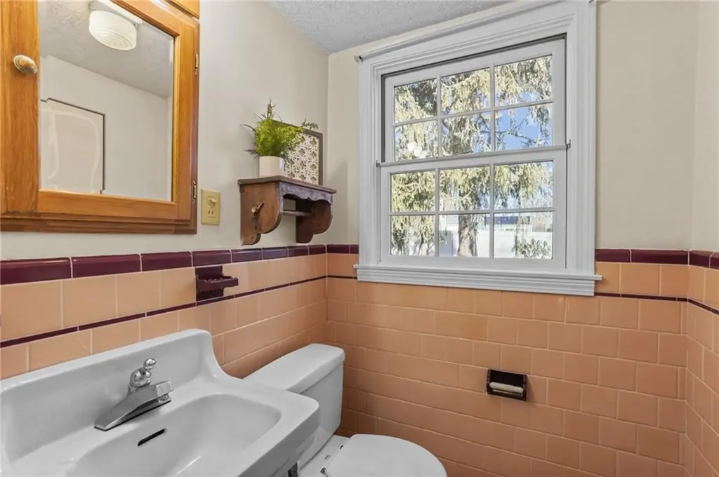 46 Lincoln Avenue Barrington RI 02806