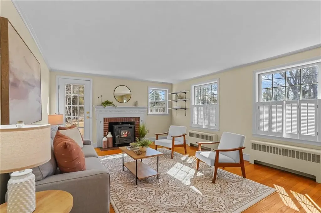 46 Lincoln Avenue Barrington RI 02806