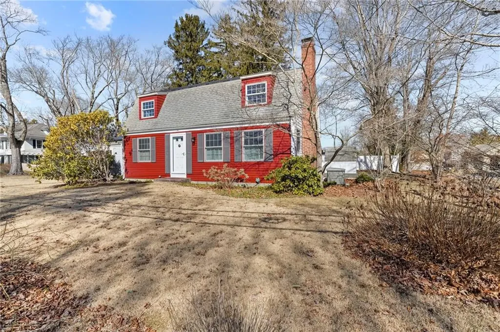 46 Lincoln Avenue Barrington RI 02806