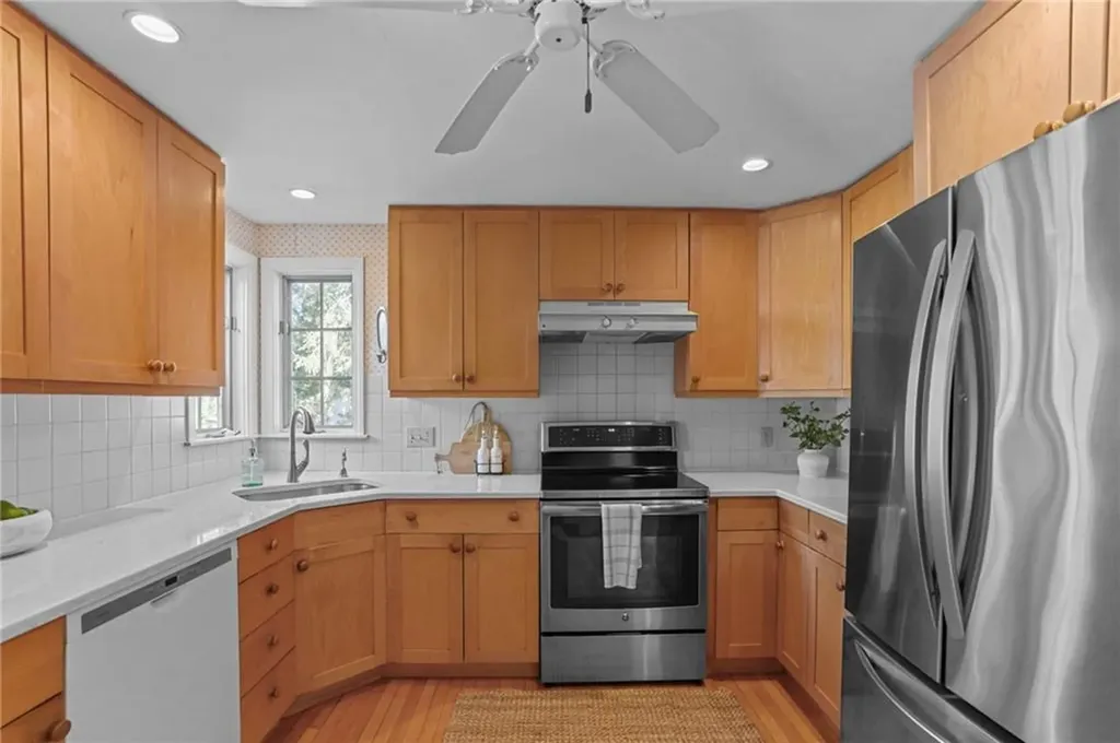 46 Lincoln Avenue Barrington RI 02806