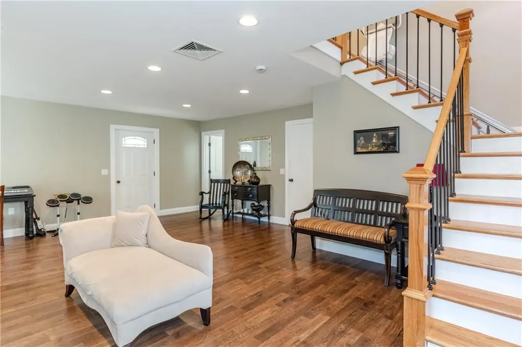 23 Fairhaven Avenue Warwick RI 02889