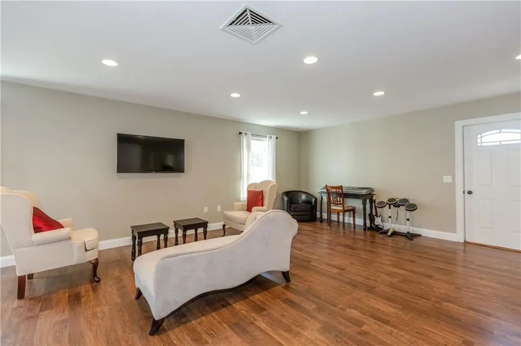 23 Fairhaven Avenue Warwick RI 02889
