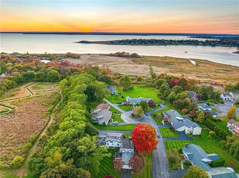 15 Hanley Farm Road Warren RI 02885