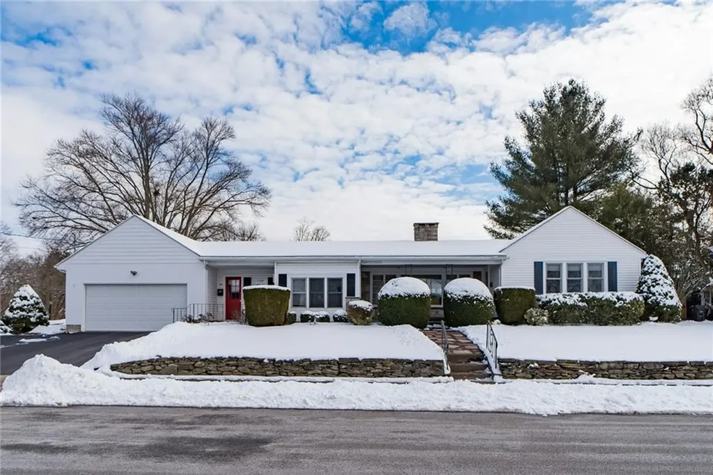 6 Anawan Road Pawtucket RI 02861