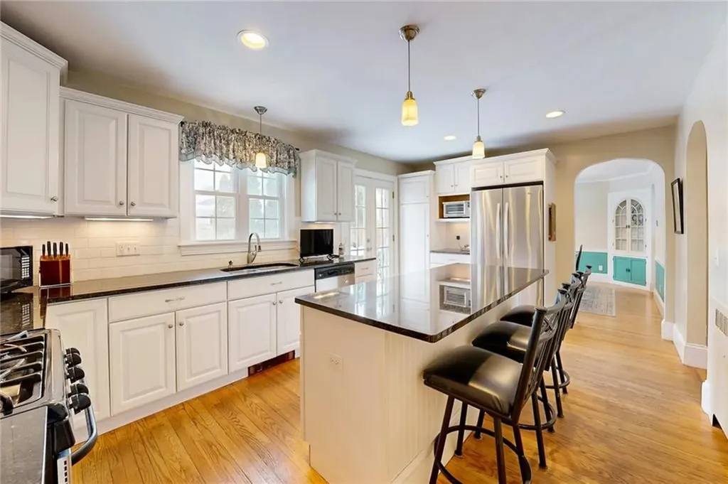 6 Anawan Road Pawtucket RI 02861