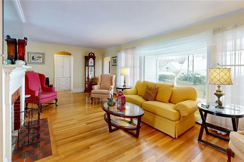 6 Anawan Road Pawtucket RI 02861