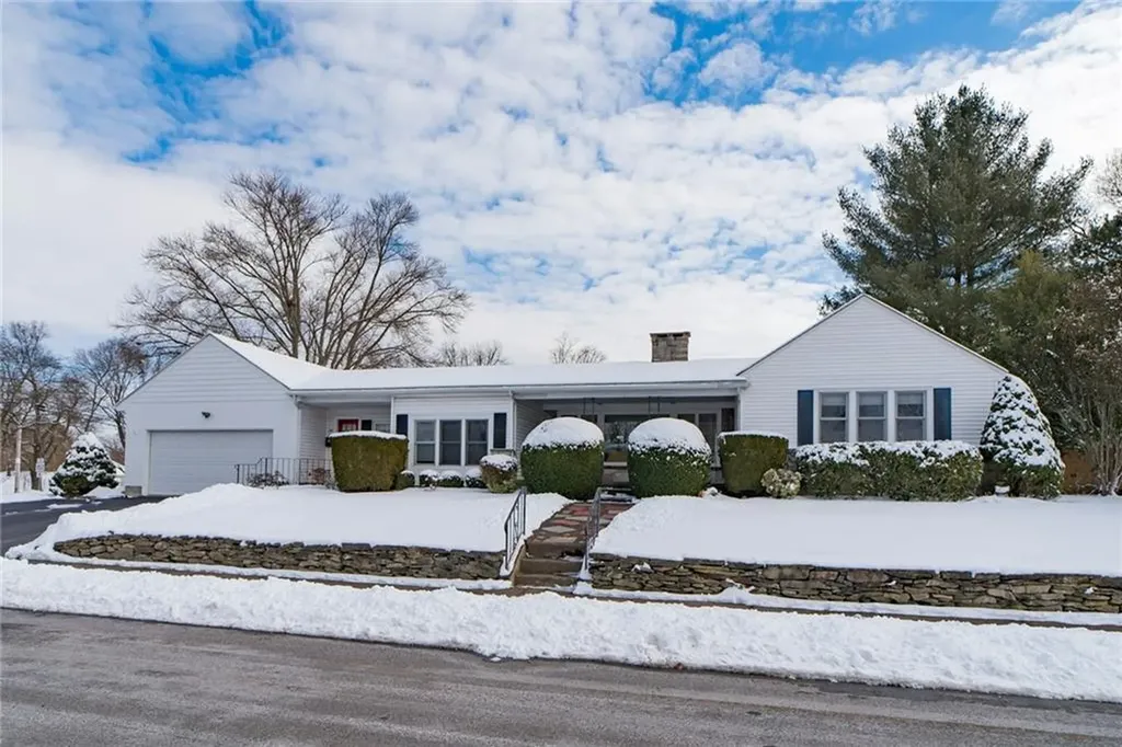 6 Anawan Road Pawtucket RI 02861