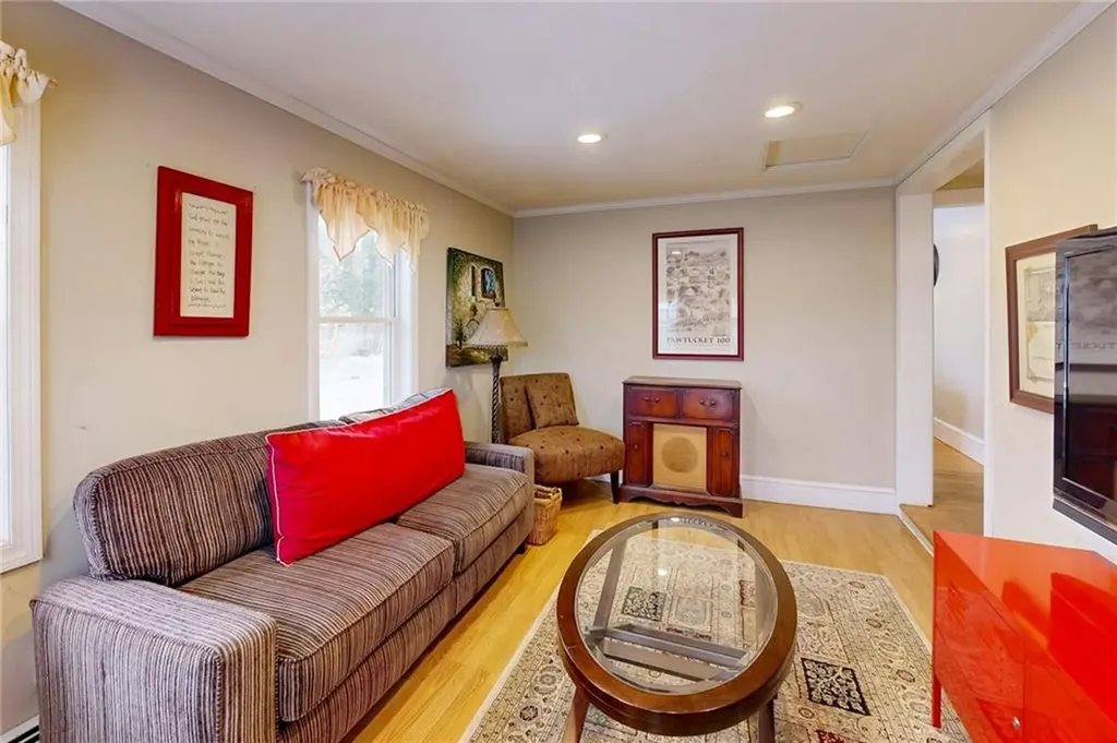 6 Anawan Road Pawtucket RI 02861