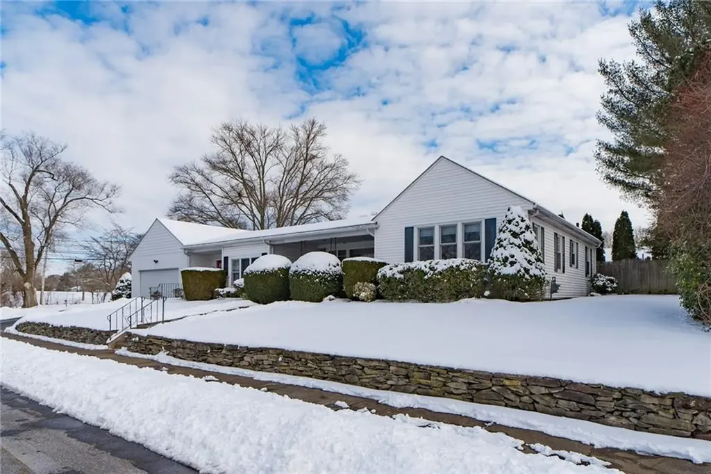 6 Anawan Road Pawtucket RI 02861