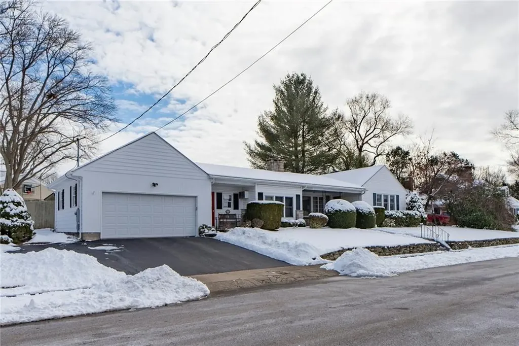 6 Anawan Road Pawtucket RI 02861