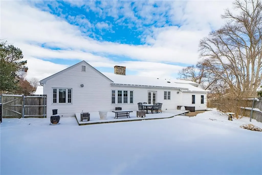 6 Anawan Road Pawtucket RI 02861