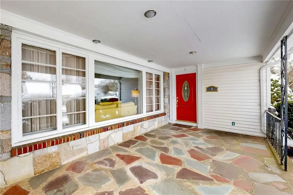 6 Anawan Road Pawtucket RI 02861