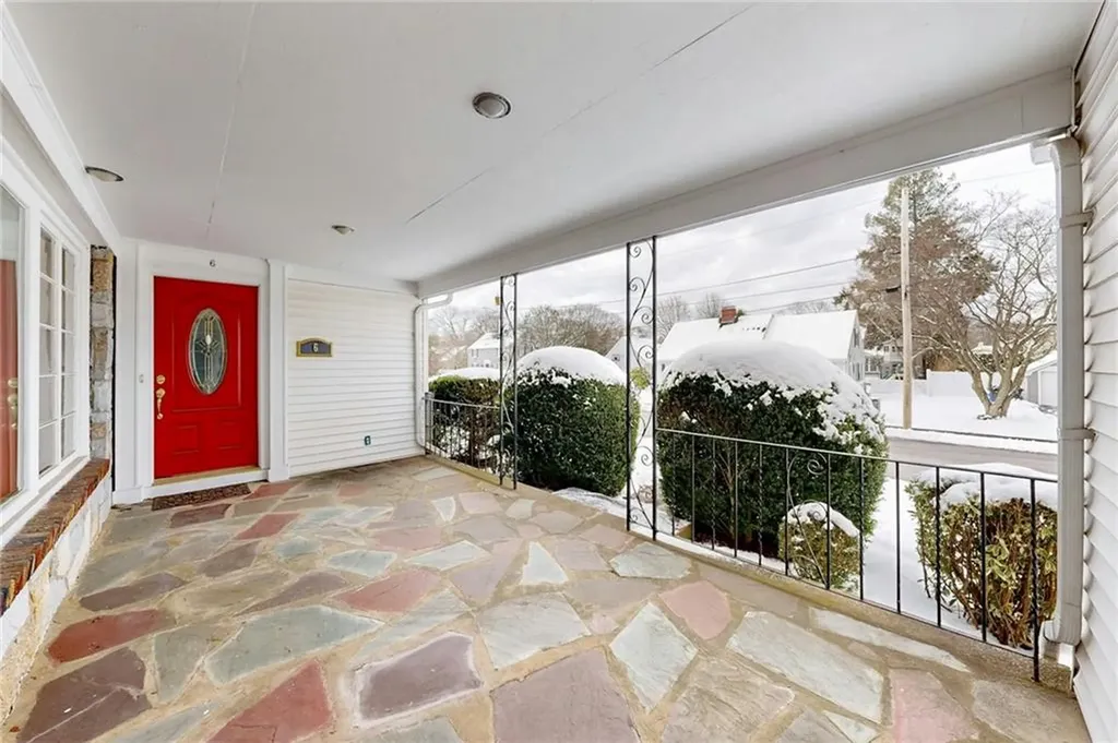 6 Anawan Road Pawtucket RI 02861