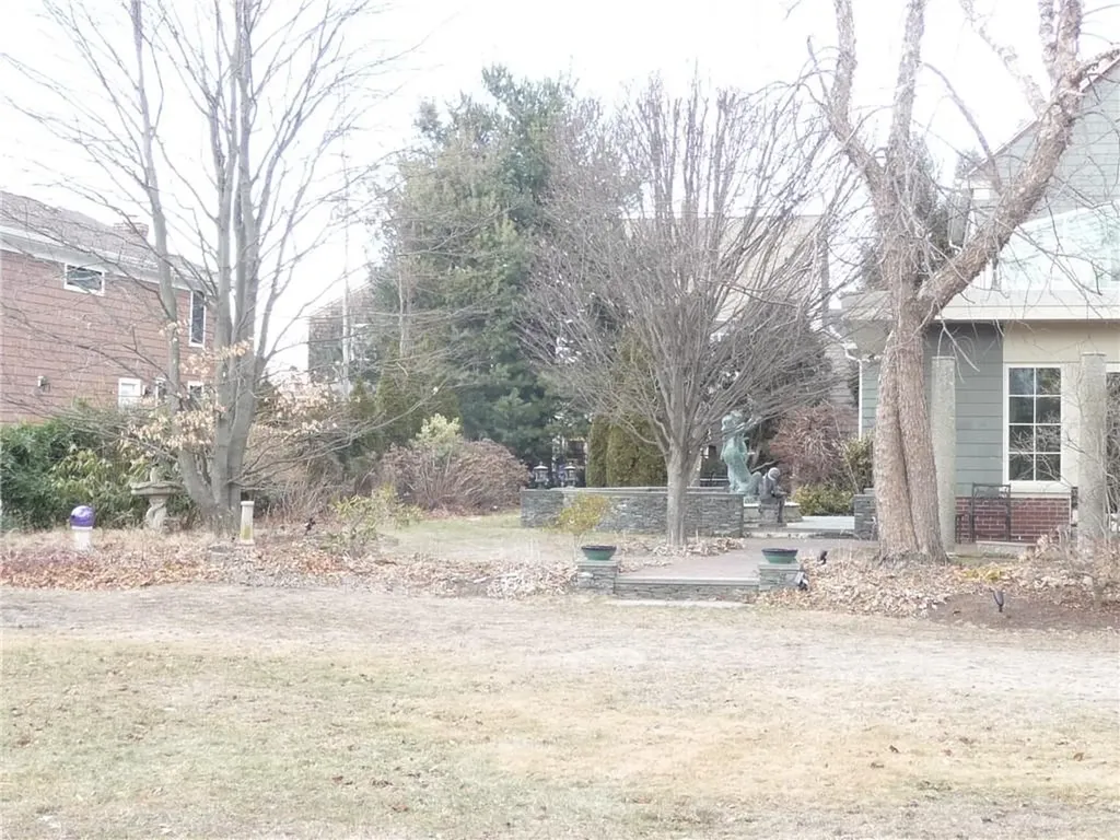 15 Kensington Road Cranston RI 02905