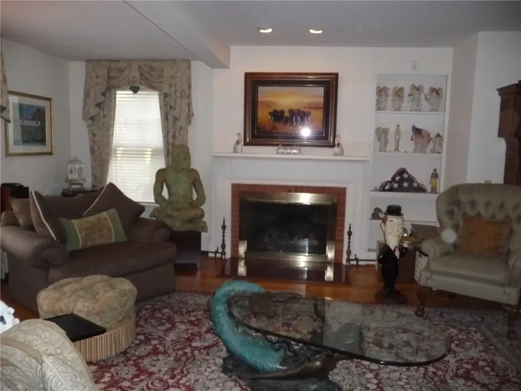 15 Kensington Road Cranston RI 02905