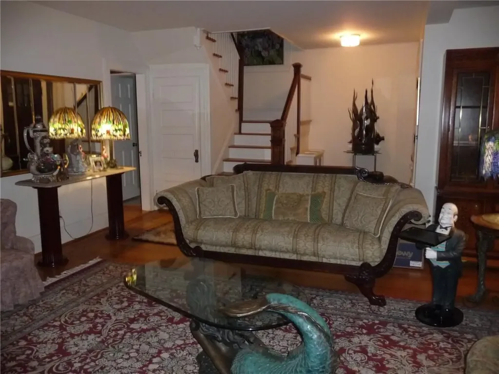 15 Kensington Road Cranston RI 02905