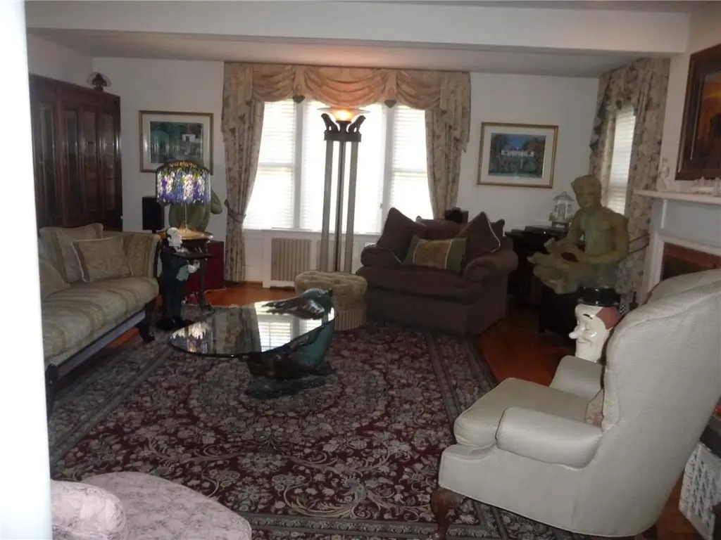 15 Kensington Road Cranston RI 02905