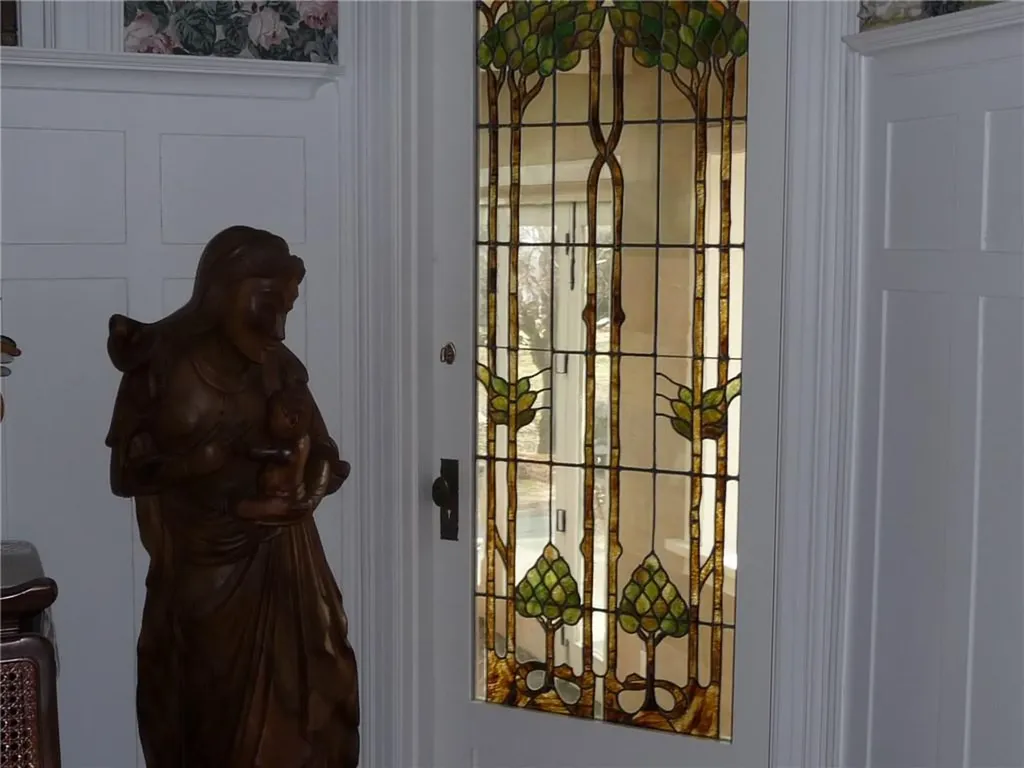 15 Kensington Road Cranston RI 02905