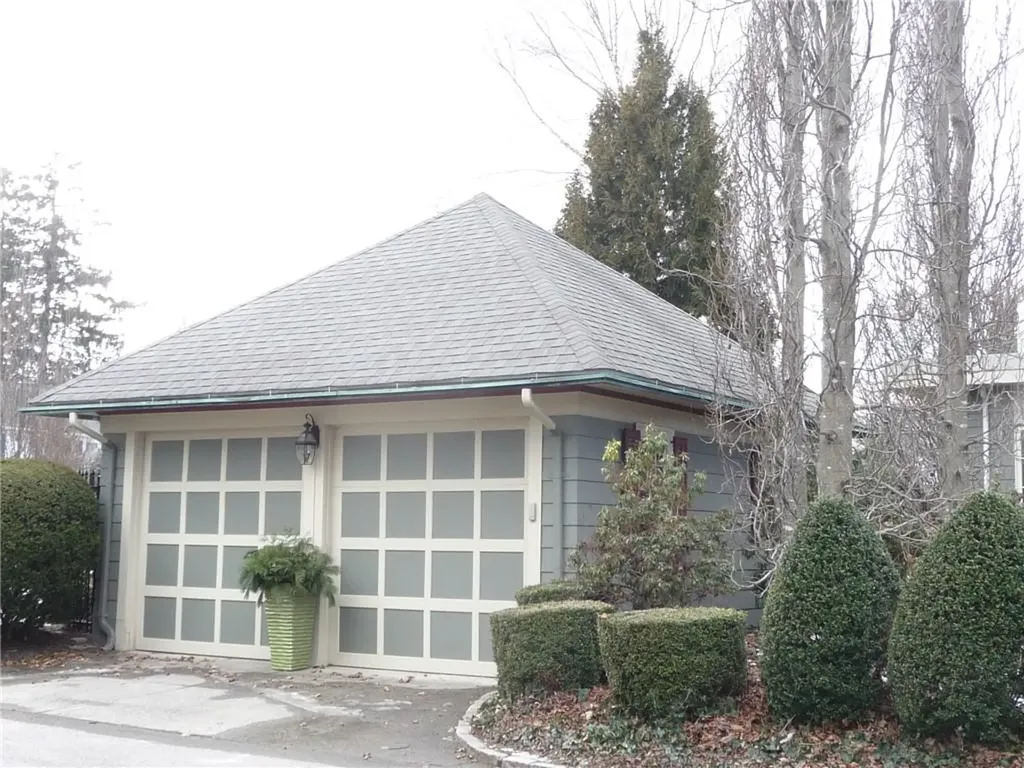 15 Kensington Road Cranston RI 02905