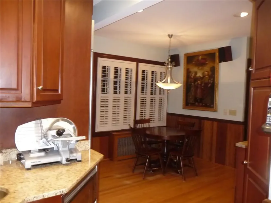 15 Kensington Road Cranston RI 02905