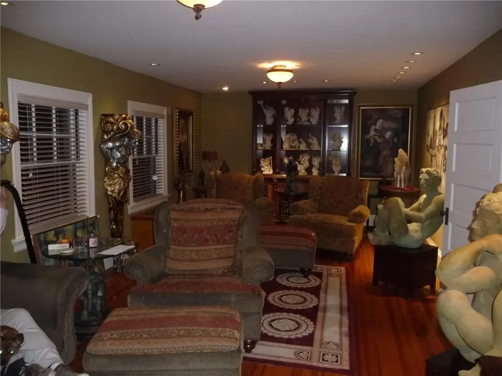 15 Kensington Road Cranston RI 02905