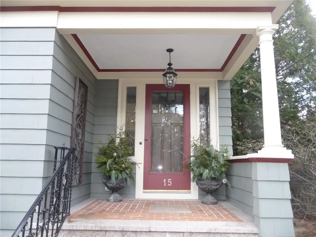 15 Kensington Road Cranston RI 02905