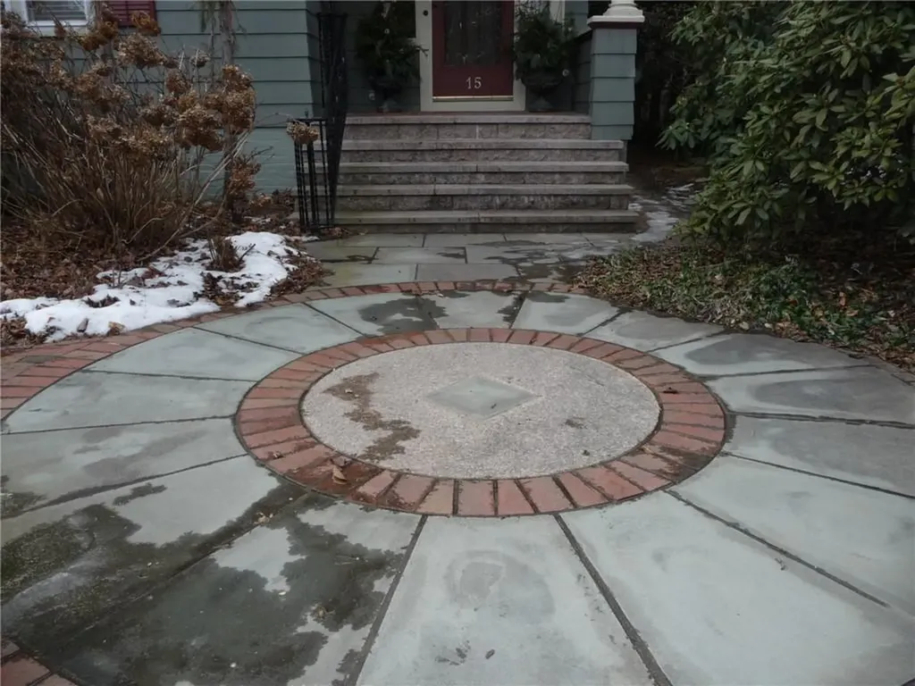 15 Kensington Road Cranston RI 02905