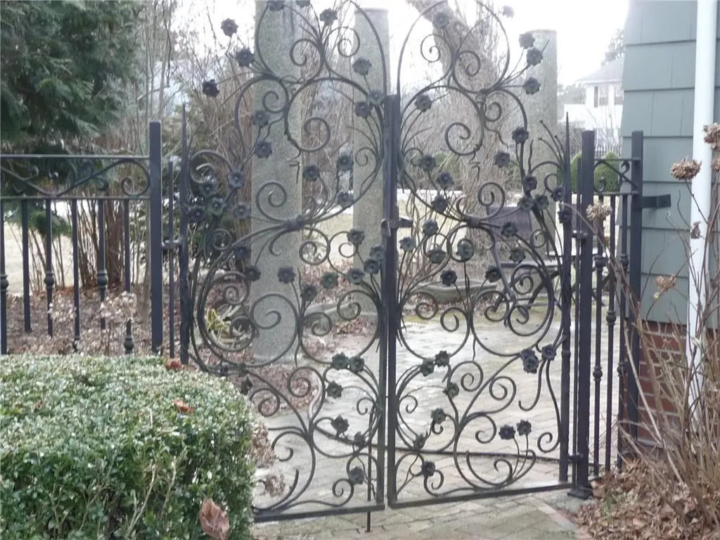 15 Kensington Road Cranston RI 02905