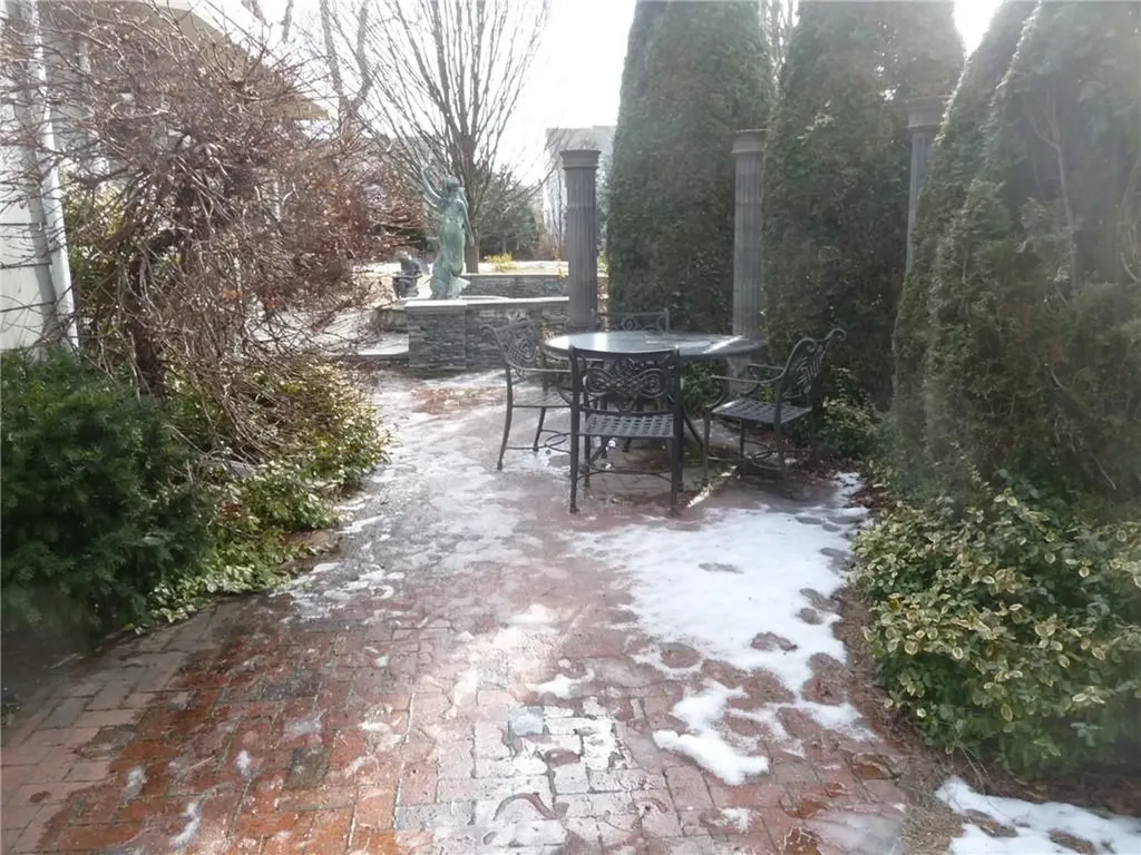 15 Kensington Road Cranston RI 02905