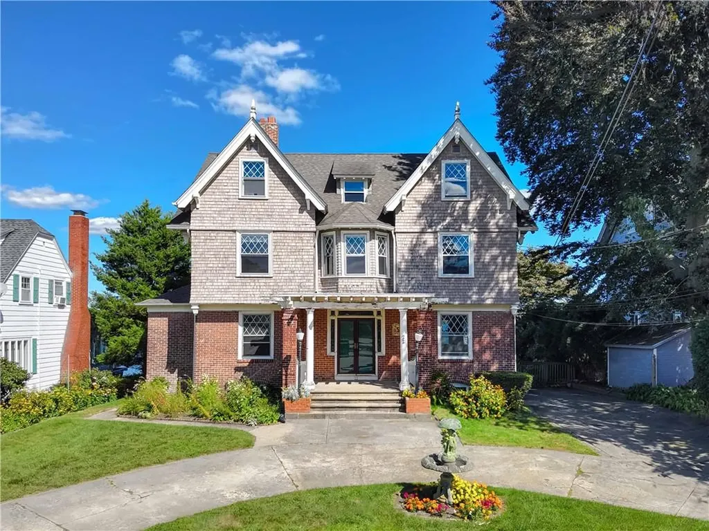 22 Selkirk Road Cranston RI 02905