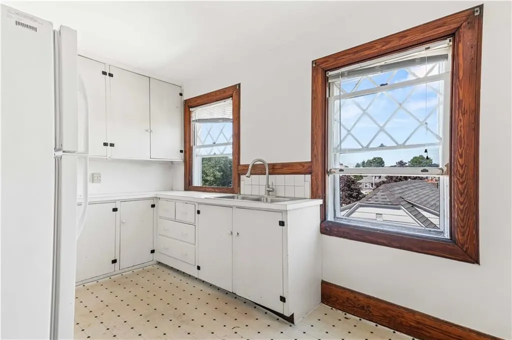 22 Selkirk Road Cranston RI 02905