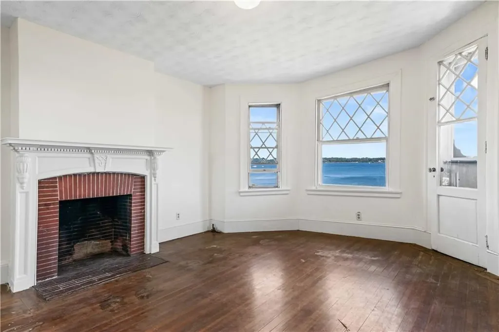 22 Selkirk Road Cranston RI 02905