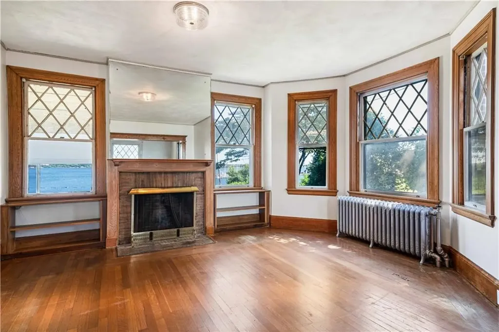 22 Selkirk Road Cranston RI 02905