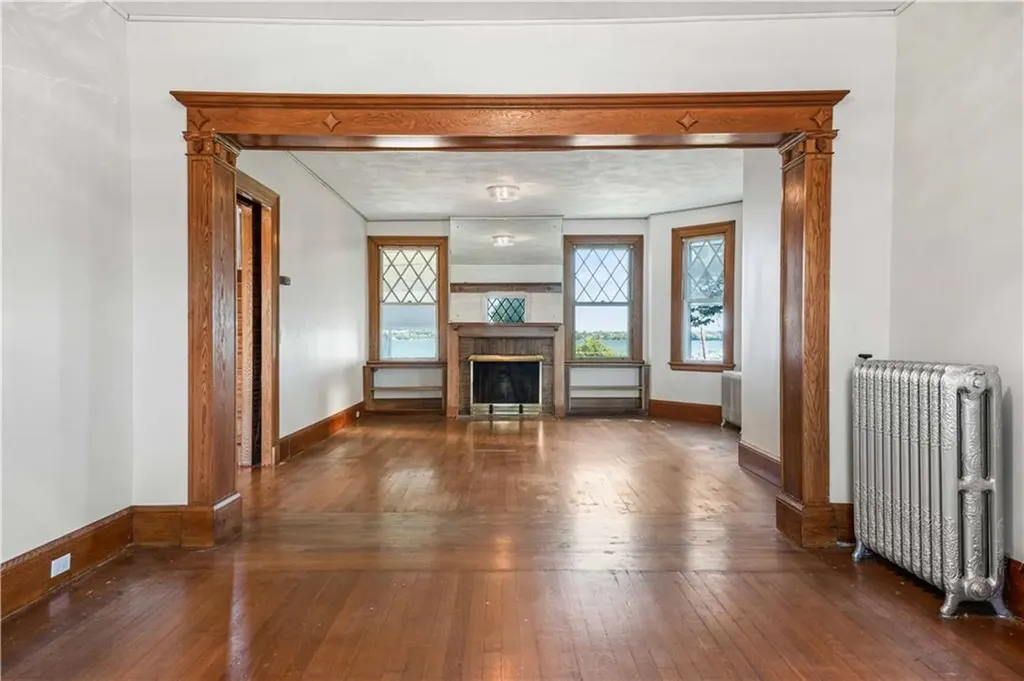 22 Selkirk Road Cranston RI 02905