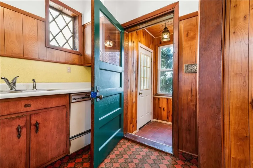 22 Selkirk Road Cranston RI 02905