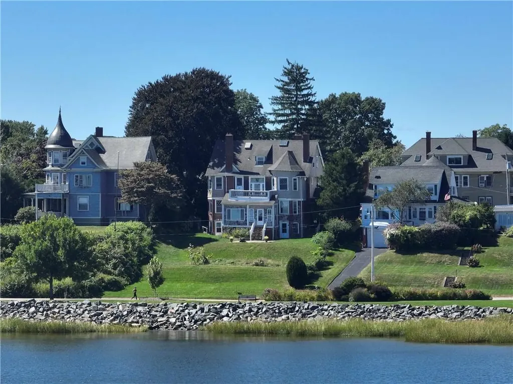 22 Selkirk Road Cranston RI 02905