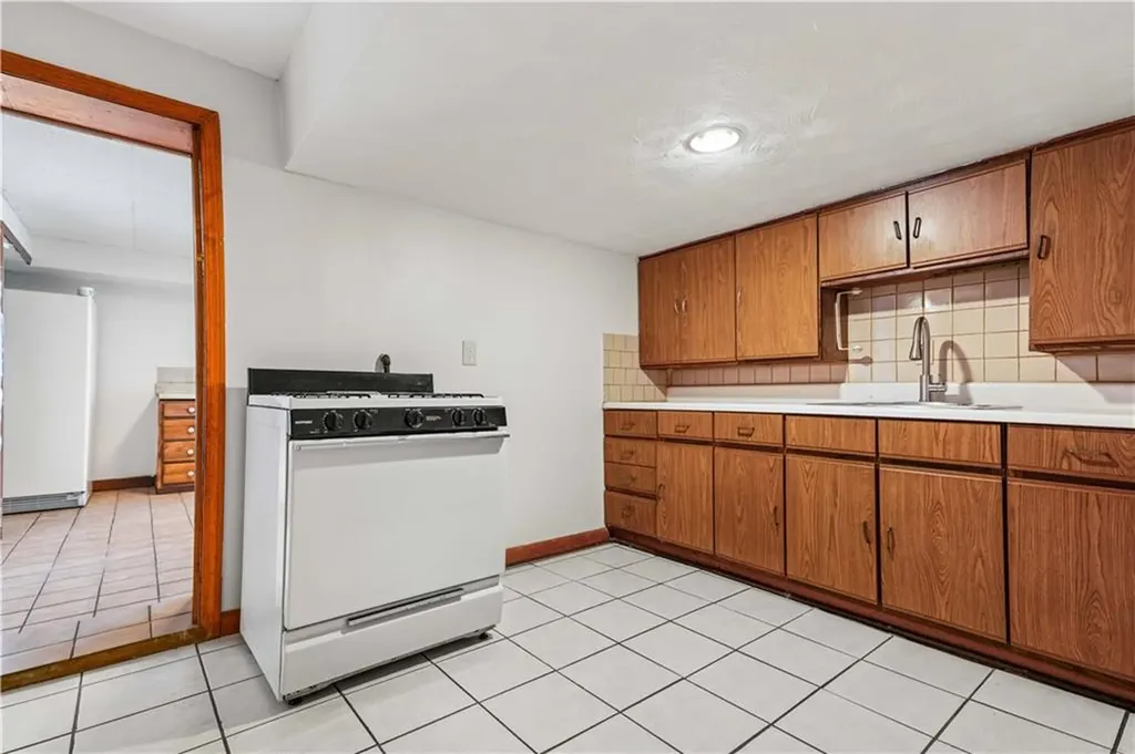 22 Selkirk Road Cranston RI 02905