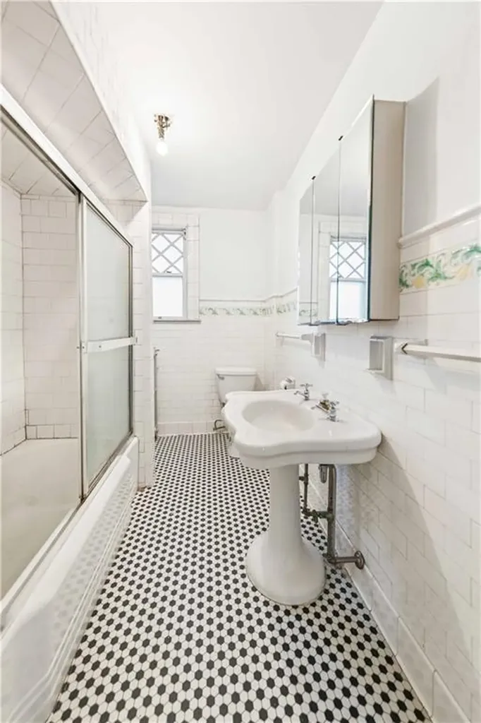 22 Selkirk Road Cranston RI 02905