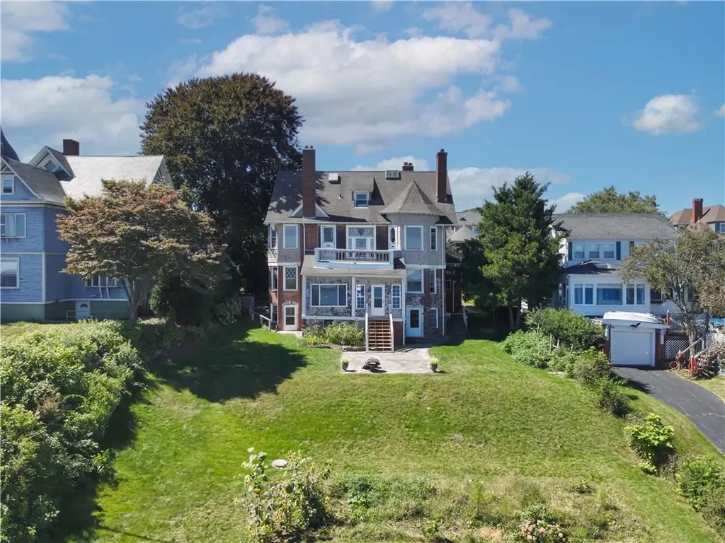 22 Selkirk Road Cranston RI 02905