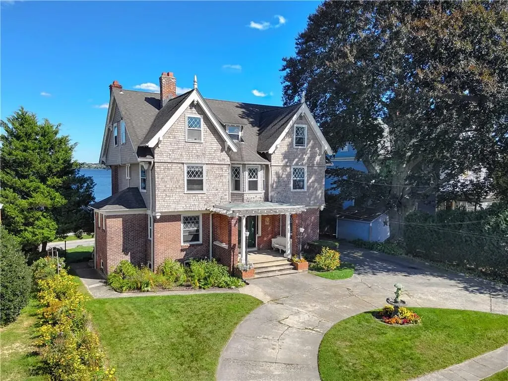 22 Selkirk Road Cranston RI 02905