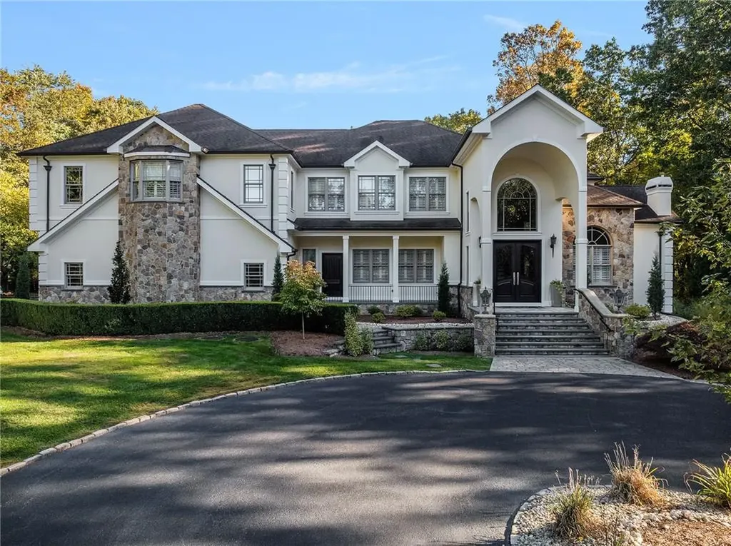 18 Lebaron Court Cranston RI 02920
